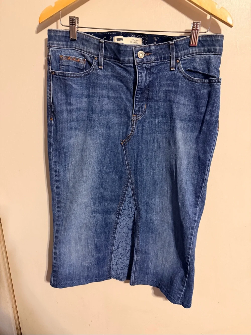 Levis styled model